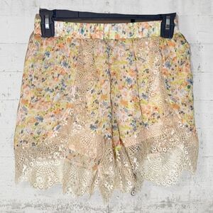 Girls Floral and Lace Fun Shorts No Tags 24 Waist
